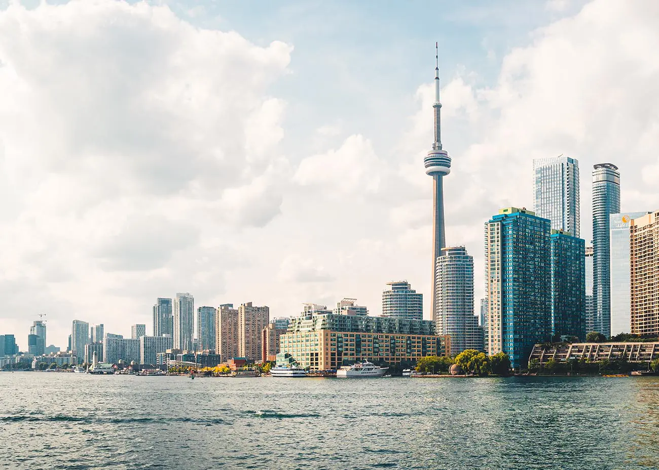 Toronto_AdobeStock_308327004